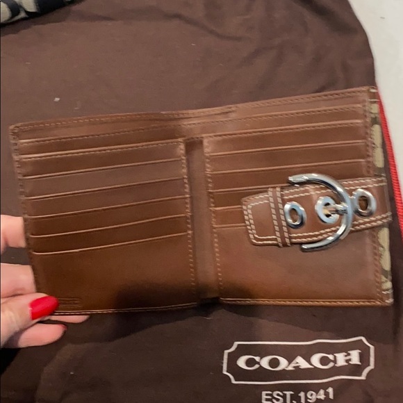 Coach brown monogram buckle wallet - Picture 4 of 4
